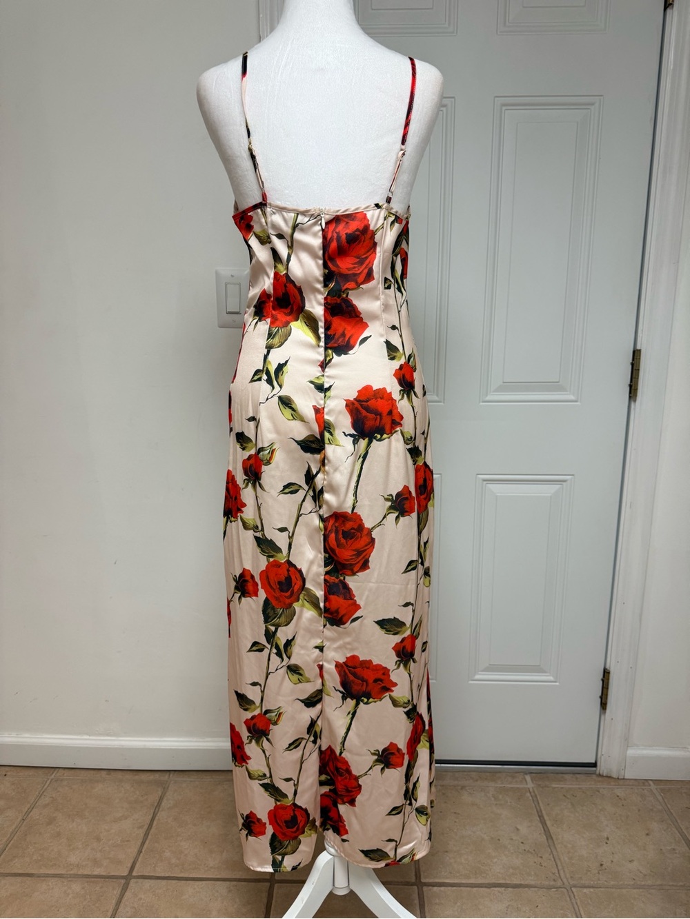 CIDER - Cream Slip Midi Dress with Red Rose Print
NWT Size - Medium - Picture 3 of 4